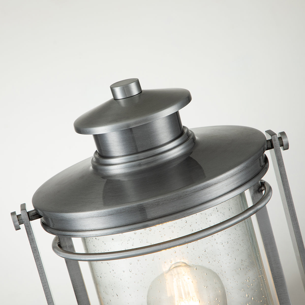 Quintiesse Booker Farol de Pedestal